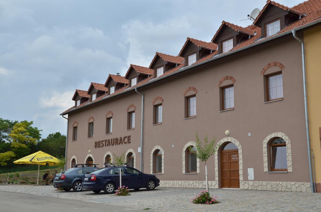 Hotel Ruzeny Hustopece Exterior photo